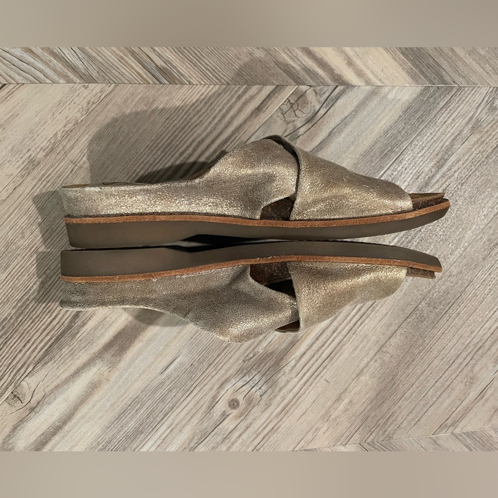 Metallic Sandals - Picture 4 of 4